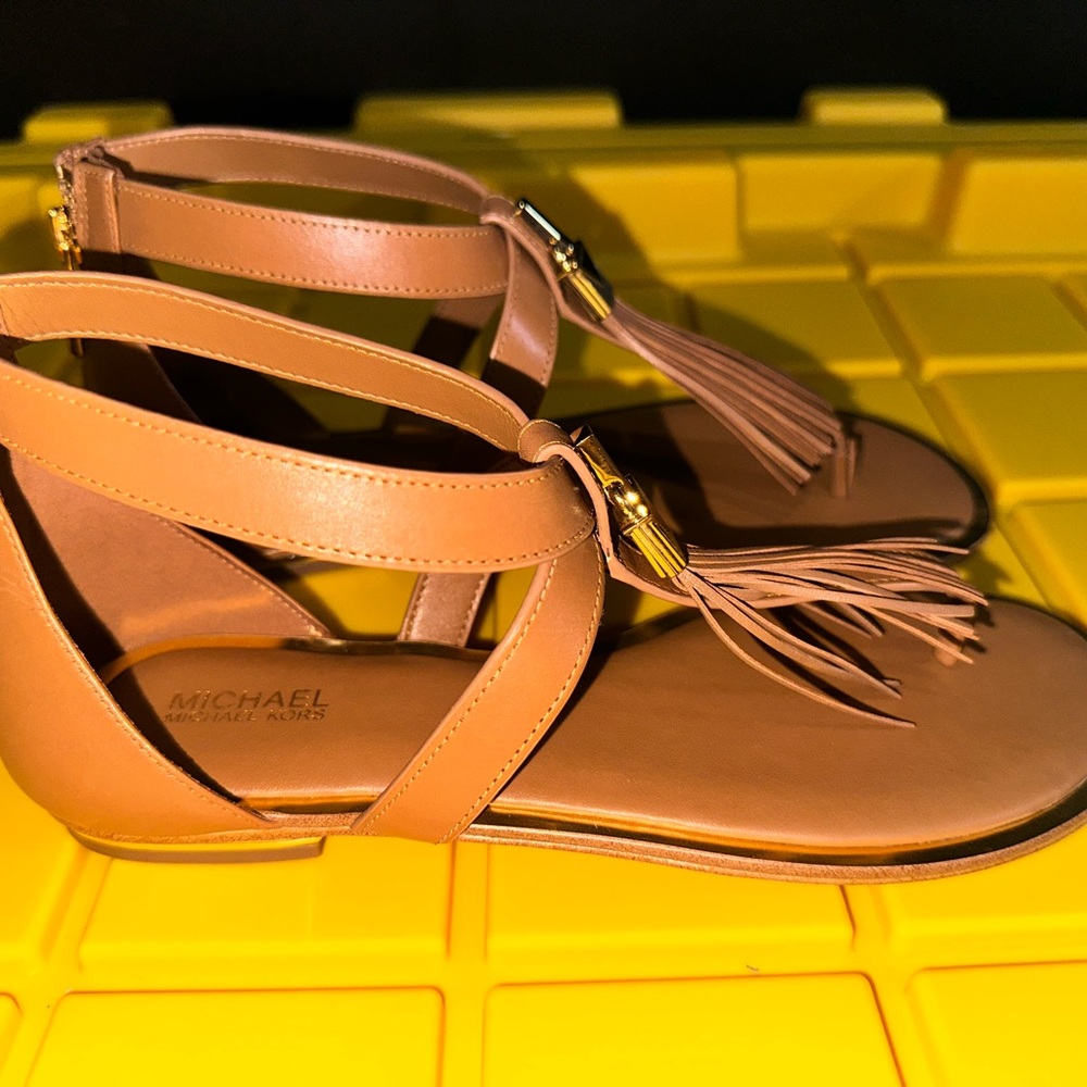 Michael kors Elegant Brown Sandals with Tassel Detail - Picture 3 of 4